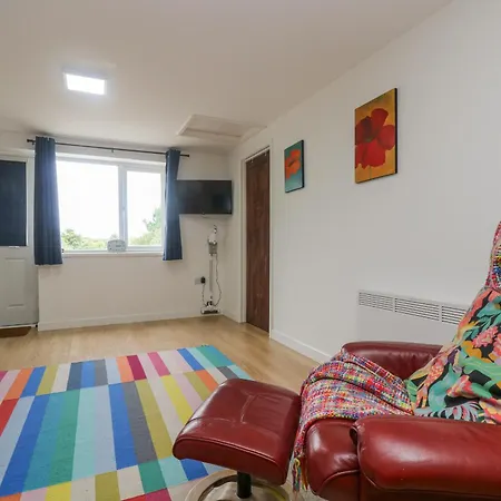 Bailey Apartment *